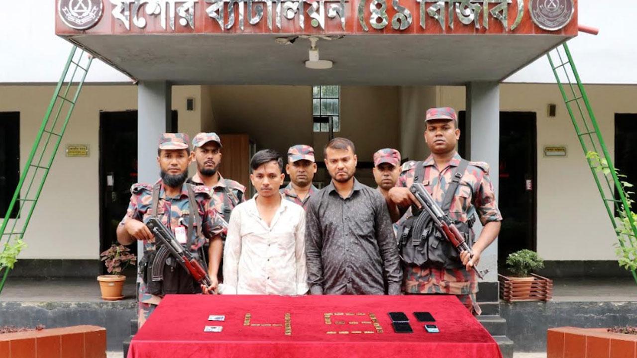 তিন যুবকের কোমরে মিলল আট কোটি টাকার স্বর্ণ
